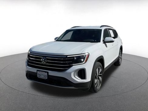 Used 2025 Volkswagen Atlas SE image 7