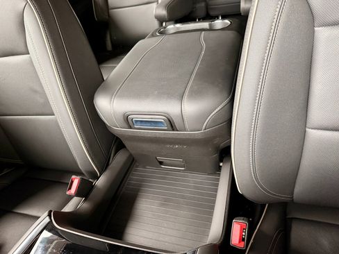 Used 2025 Chevrolet Suburban Premier image 43