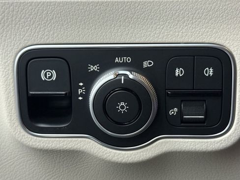 Used 2025 Mercedes-Benz GLA 250 image 27