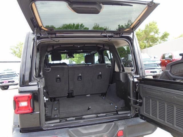 Used 2025 Jeep Wrangler Unlimited Sahara AWD/4WD image 28