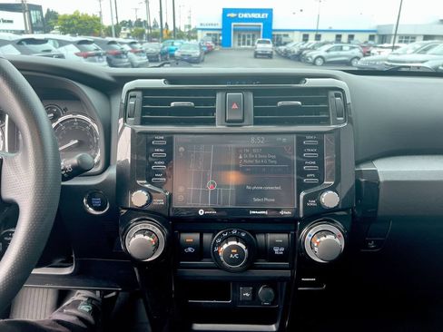 Used 2020 Toyota 4Runner Venture w/ Moonroof Package AWD/4WD image 13