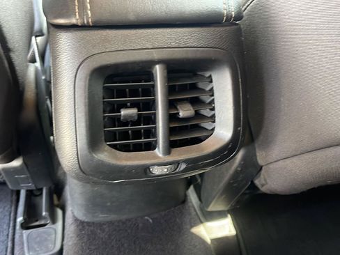 Used 2017 Jeep Cherokee Sport FWD image 34