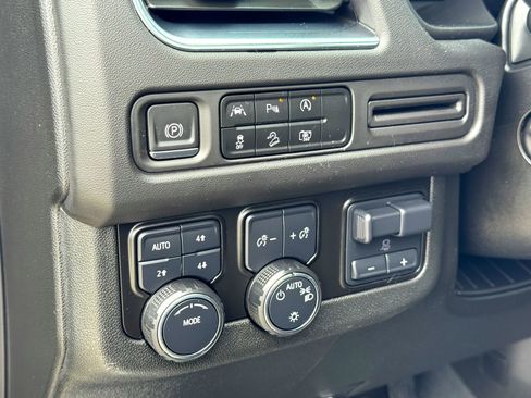 Used 2024 Chevrolet Tahoe Z71 w/ Luxury Package image 15