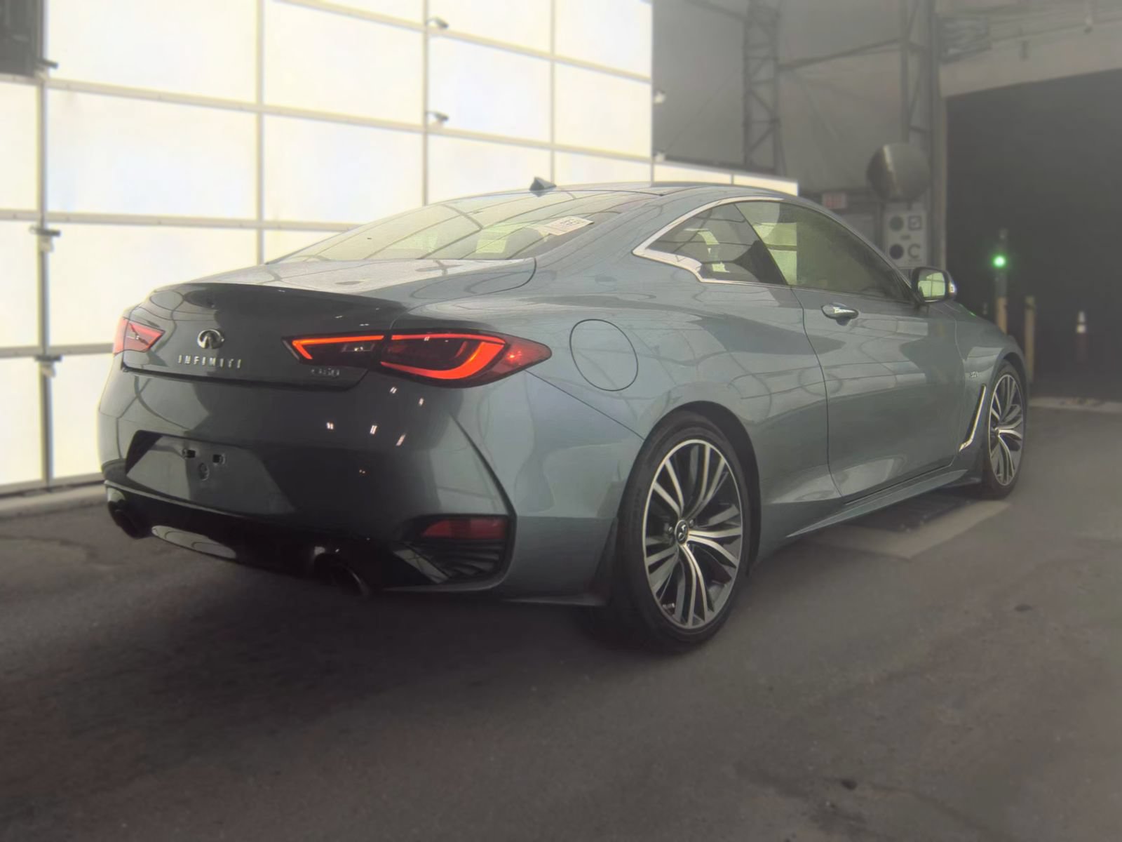 Used 2020 INFINITI Q60 3.0t Luxe RWD image 2