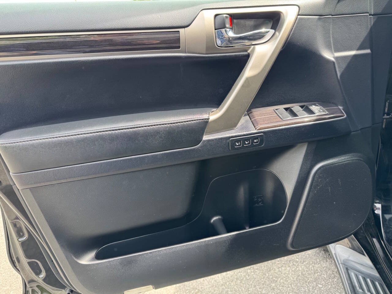 Used 2020 Lexus GX 460 Premium w/ Premium Package AWD/4WD image 18