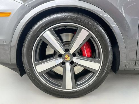Certified 2024 Porsche Cayenne S AWD/4WD image 29