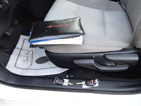 Used 2015 Toyota Corolla LE FWD image 32