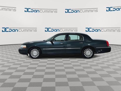 Used 2003 Lincoln Town Car Signature RWD image 5