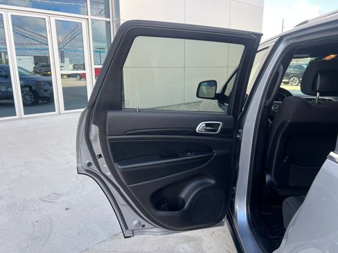 Used 2021 Jeep Grand Cherokee Laredo RWD image 13