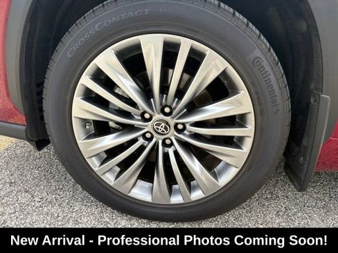 Used 2021 Toyota Highlander Platinum AWD/4WD image 11
