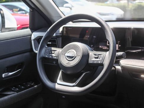 Used 2025 Nissan Kicks SV FWD image 19