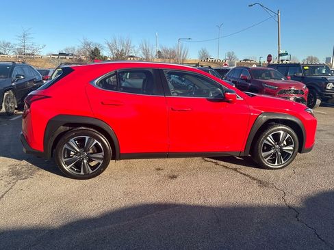Used 2023 Lexus UX 250h AWD image 9