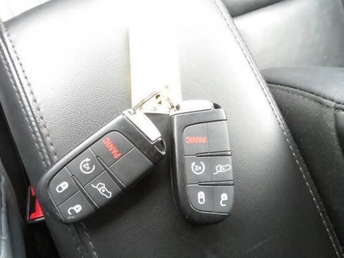 Used 2019 Jeep Grand Cherokee Limited AWD/4WD image 28