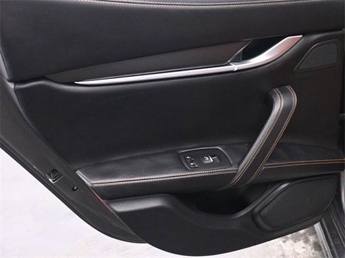 Used 2017 Maserati Ghibli image 12