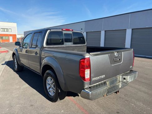 Used 2017 Nissan Frontier SV image 5