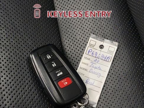 Used 2020 Toyota Camry XLE image 31