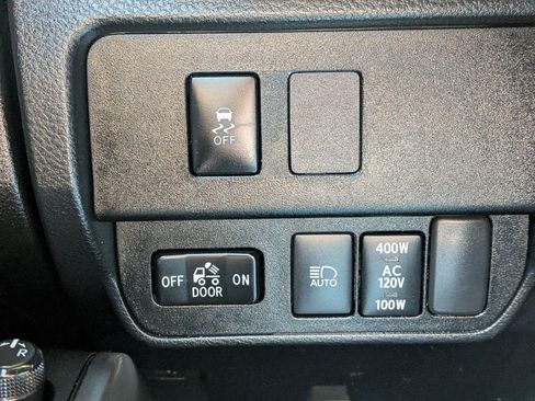 Used 2022 Toyota Tacoma TRD Off-Road AWD/4WD image 27