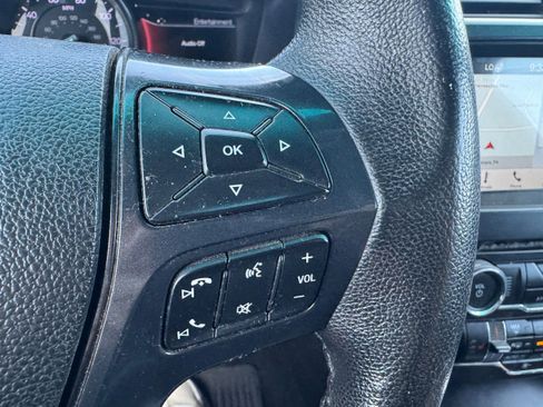 Used 2017 Ford Explorer XLT w/ Equipment Group 202A AWD/4WD image 15