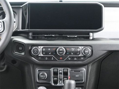 New 2025 Jeep Gladiator Sport image 25