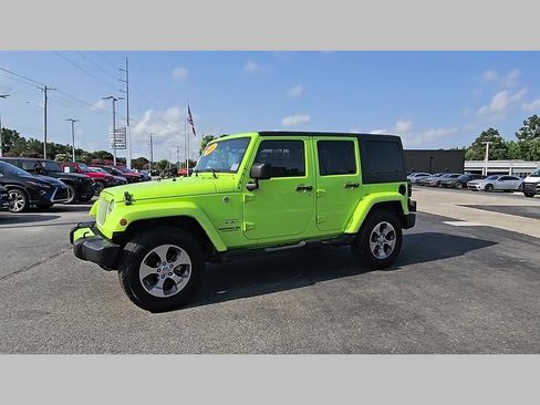 Used 2016 Jeep Wrangler Unlimited Sahara w/ Connectivity Group AWD/4WD image 41
