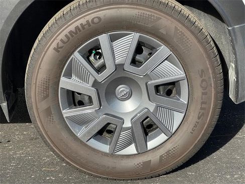 Certified 2025 Nissan Kicks S image 7