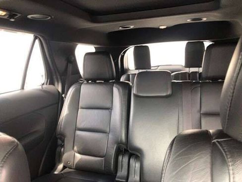 Used 2014 Ford Explorer XLT w/ Equipment Group 202A AWD/4WD image 11