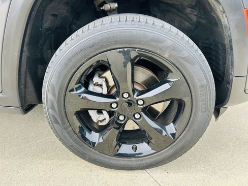 Used 2023 Jeep Grand Cherokee L Limited w/ Black Appearance Package image 46