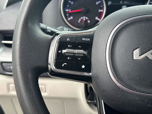 Used 2024 Kia Carnival LX FWD image 29