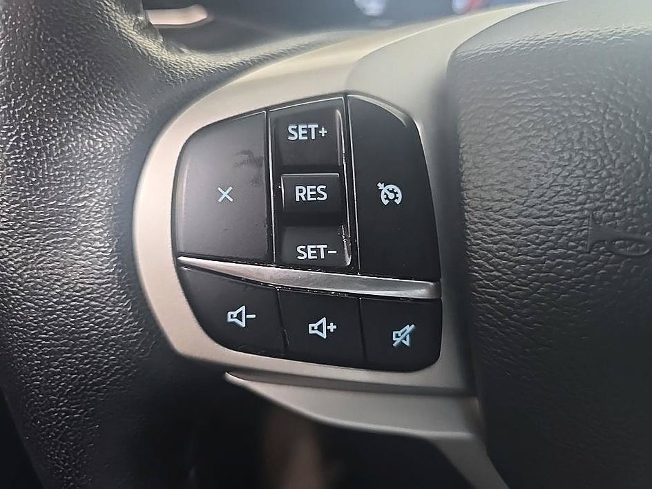 Used 2021 Ford Explorer XLT w/ Equipment Group 202A AWD/4WD image 17