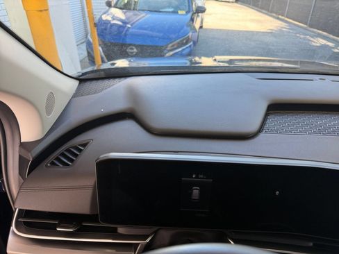Used 2026 Kia Carnival FWD image 46