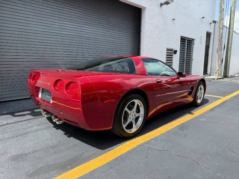 Used 2000 Chevrolet Corvette Coupe w/ Performance Handling Pkg RWD image 6