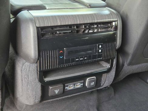 Used 2024 Jeep Wagoneer L Series II image 21