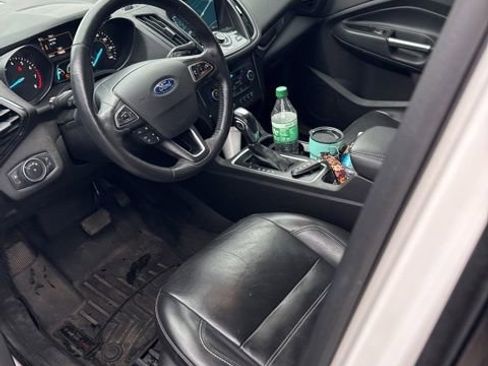 Used 2018 Ford Escape Titanium w/ Ford Safe & Smart Package image 9