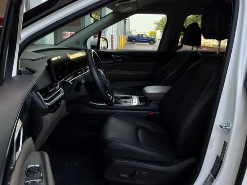 Used 2026 Kia Carnival FWD image 10