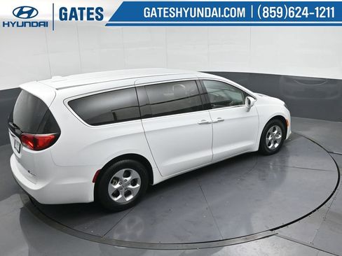 Used 2017 Chrysler Pacifica Touring Plus image 50