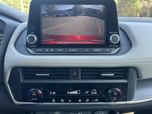 Used 2025 Nissan Rogue SV AWD/4WD image 5