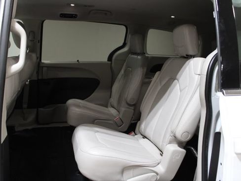 Used 2021 Chrysler Voyager Lxi FWD image 20