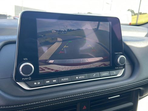 Used 2024 Nissan Rogue SV w/ SV Premium Package image 25