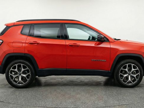 Used 2025 Jeep Compass Limited AWD/4WD image 11