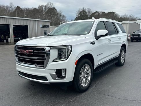 Used 2022 GMC Yukon SLT w/ SLT Premium Package image 2