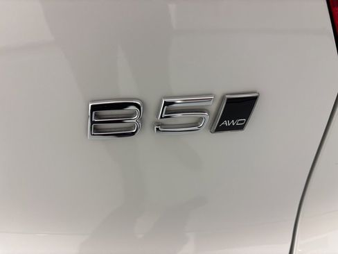 Used 2025 Volvo XC40 B5 Plus w/ Climate Package image 18