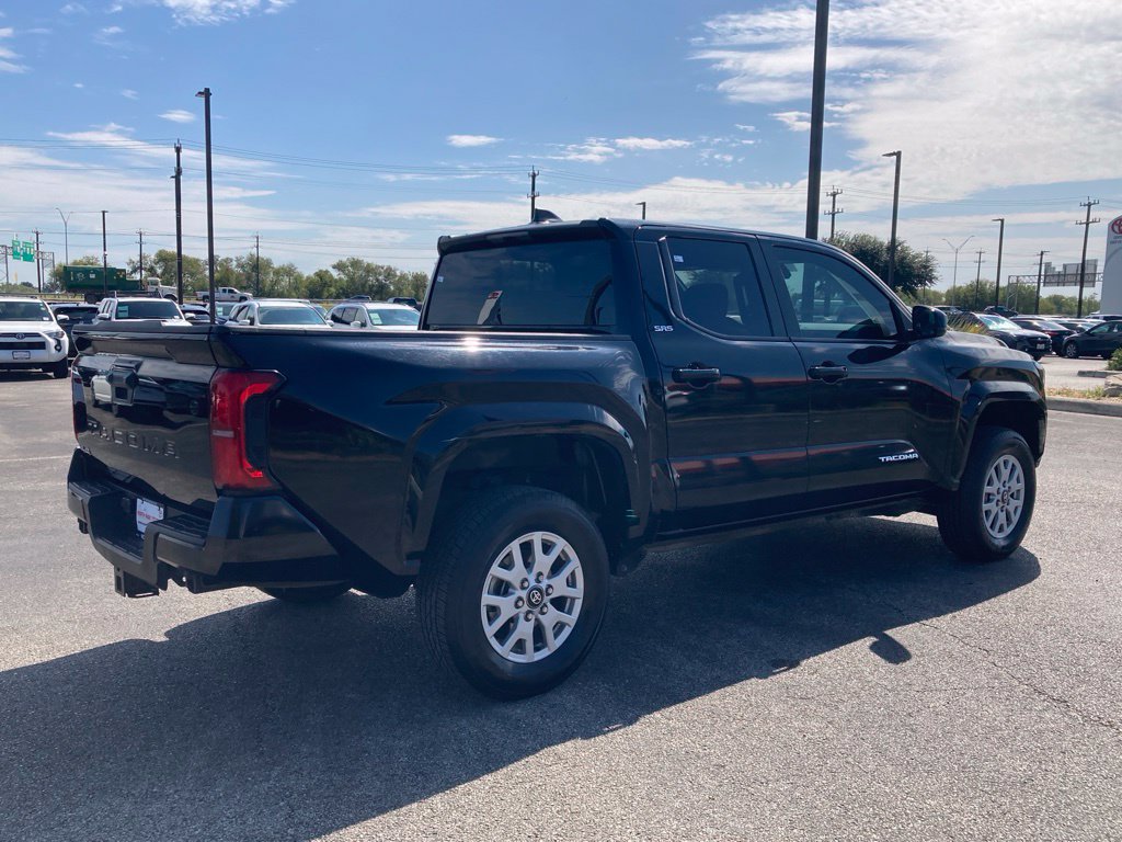 Used 2024 Toyota Tacoma SR5 AWD/4WD image 5
