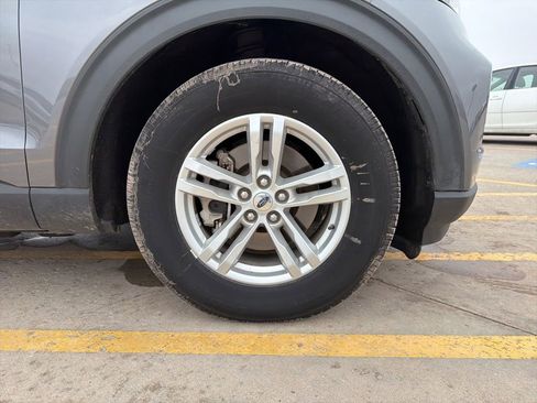 Used 2021 Ford Explorer XLT image 27