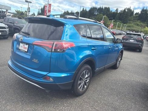 Used 2016 Toyota RAV4 XLE AWD/4WD image 5