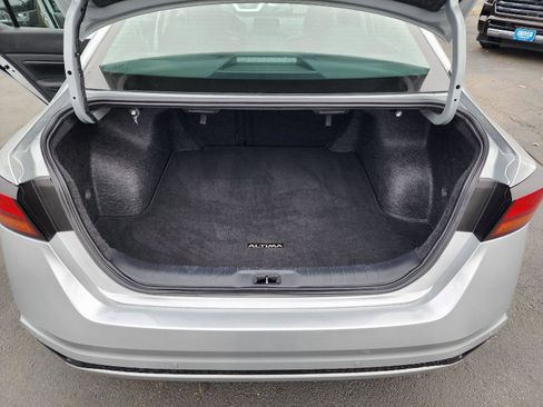 Used 2024 Nissan Altima 2.5 SV image 9