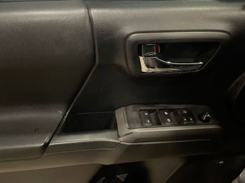 Used 2019 Toyota Tacoma TRD Off-Road image 13