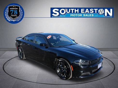 Used 2022 Dodge Charger SXT w/ Blacktop Package image 2