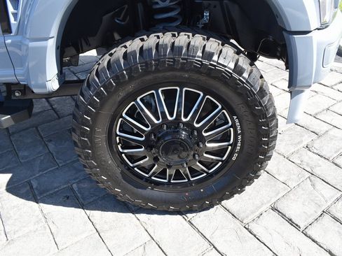 Used 2025 Ford F450 Lariat w/ FX4 Off-Road Package image 5