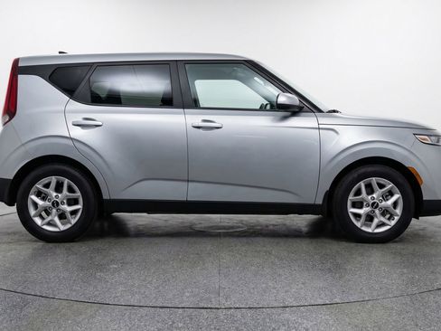 Used 2025 Kia Soul LX w/ LX Technology Package image 11