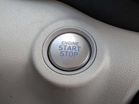 Used 2025 Hyundai Venue SEL FWD image 30